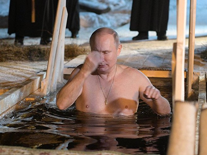 Путин на Богојављење заронио у ледену воду (Фото: Sputnik/Алексей Дружинин) - Фото: архив