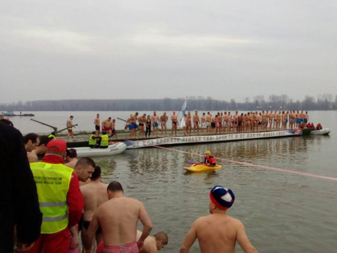 Beograd: Plivanje za časni krst 