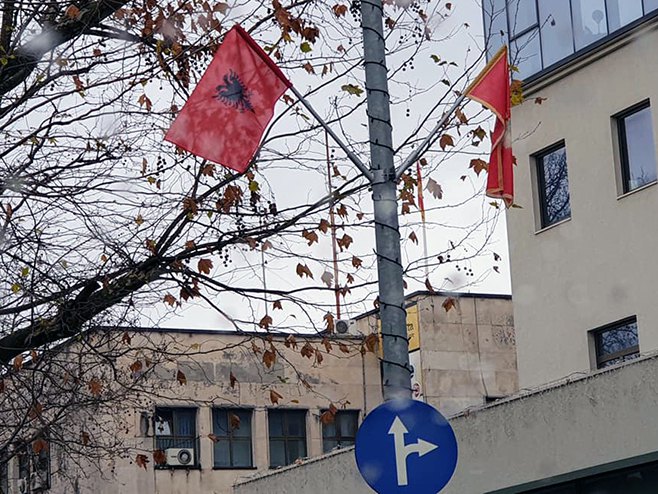 Албанске заставе у Подгорици - Фото: СРНА