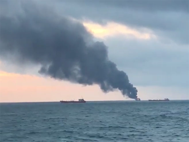 Пожар на два брода у Керчком мореузу - Фото: Screenshot