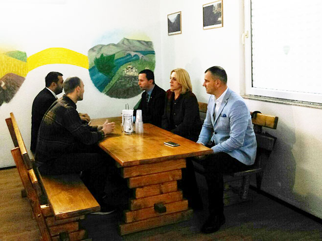 Predsjednica Cvijanović obišla Turističku agenciju Herceg travel u Trebinju (Foto: RTRS)