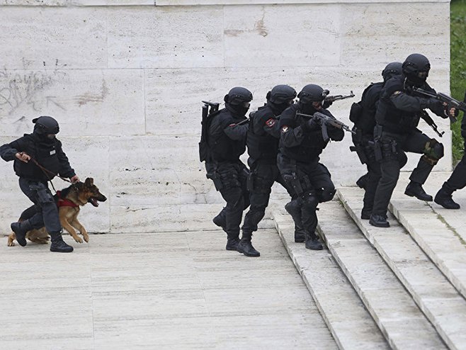 Албанска специјална полиција (AP/Hektor Pustina) - Фото: AP