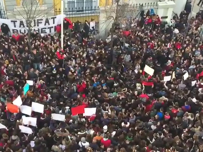 Протест опозиције у Албанији - Фото: ТАНЈУГ