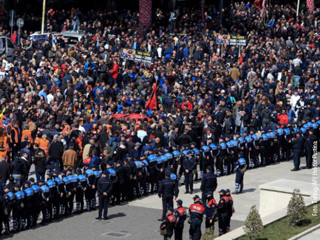 Протест опозиције у Тирани - 