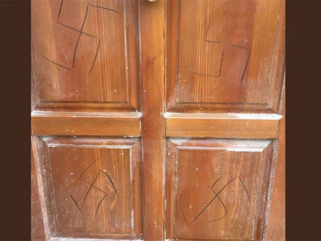 Задар: На кући Чехиње фашистички симболи (Фото: Јуре Зубчић ) - Фото: Тwitter