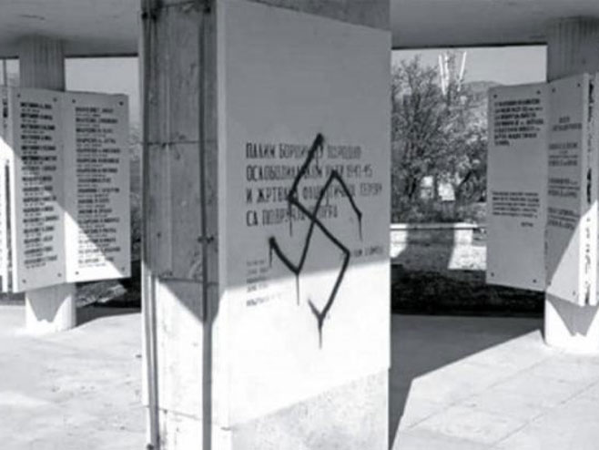 Кукасти крст на споменику палим борцима НОР-а у Црној Гори (Фото:CdM/Pobjeda) - 