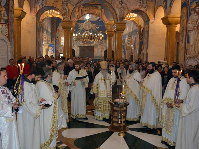 Митрополит Амфилохије служи литургију и помен жртвама НАТО бомбардовања - Фото: РТРС