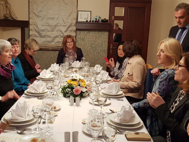 Жељка Цвијановић са амбасадоркама у БиХ - Фото: СРНА