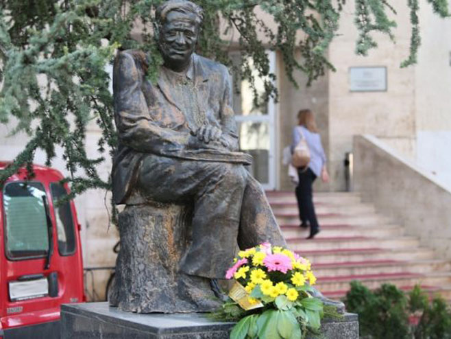 Бронзана статуа Бранка Ћопића (Foto: Vedran Ševčuk) 