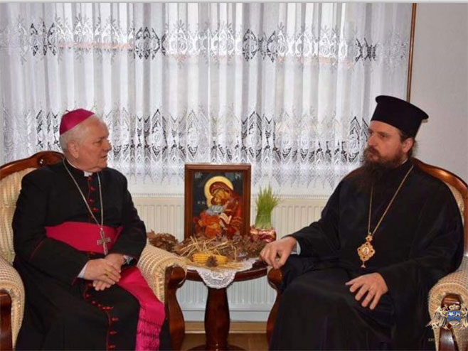 Епископ  и бискуп  (фото: eparhijabihackopetrovacka.org) - 