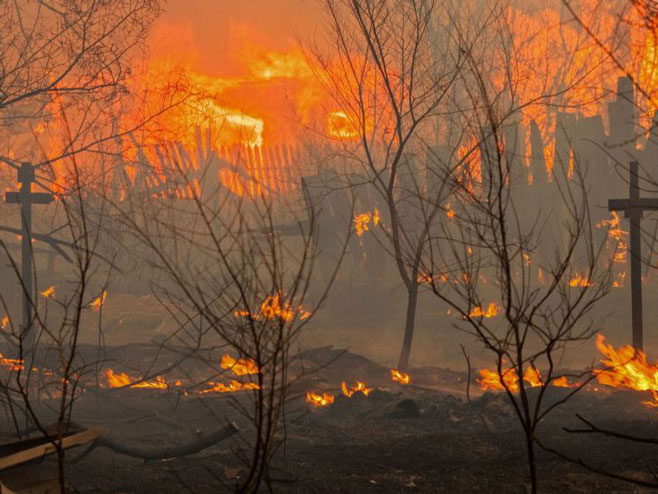 Бесни пожар на Бајкалу (Фото: Sputnik / Denis Mukimov) - 