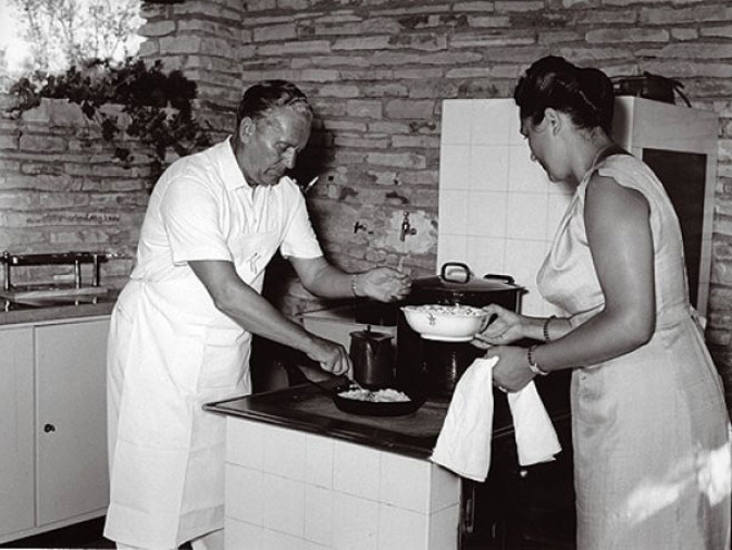 Tito u kuhinji sa Јovankom 