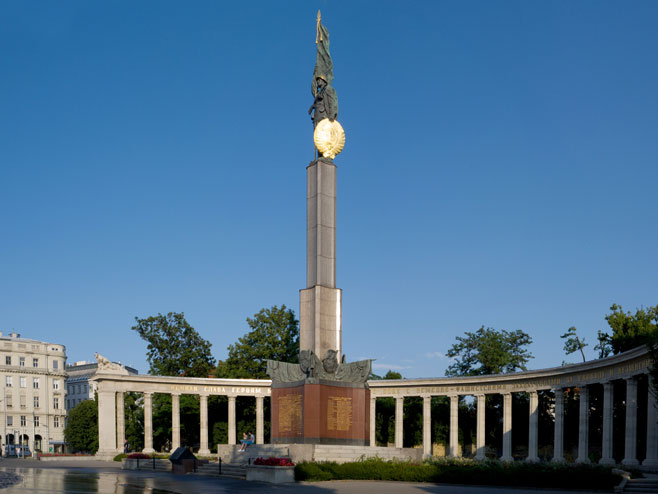 Споменик руским војницима у Бечу (фото: Thomas Ledl / Wikipedia) - 