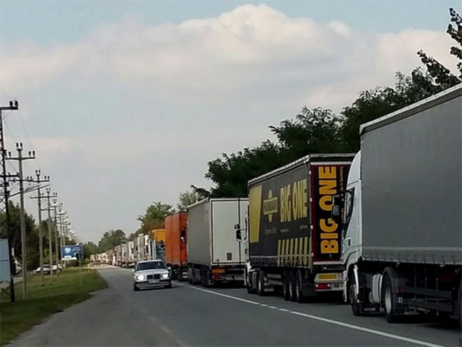 Камиони на Хоргошу (фото:B. Vučković/RAS Srbija) - 