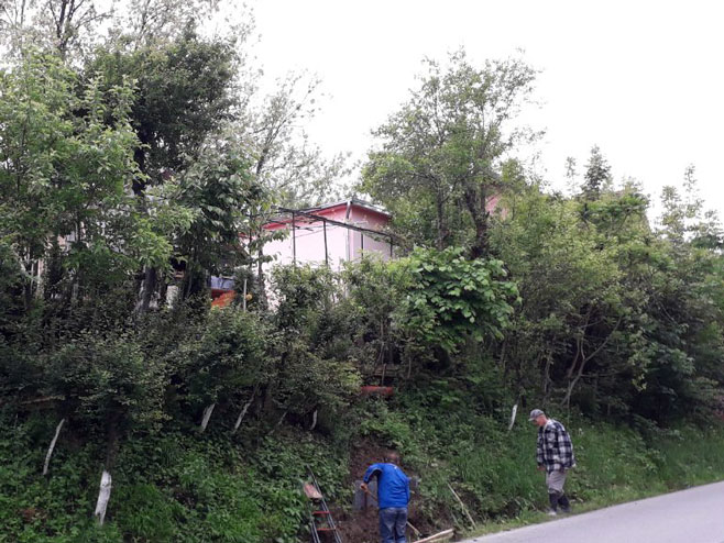 Klizište na putu Prijedor-Ljubija, u mjestu Hambarine (Foto: RTRS)