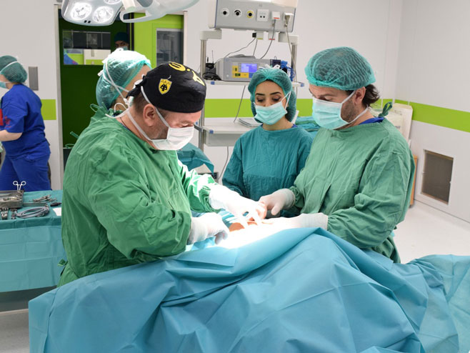 Оперативни захват примарне реконструкције дојке - Фото: СРНА