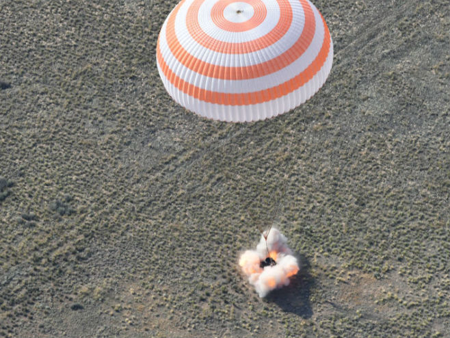 Космонаути слетјели на земљу (Фото: sputniknews.com) - 