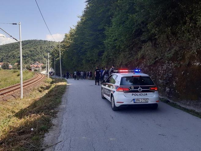 Сарајевска полиција код Хаџића пронашла 224 мигранта - Фото: klix.ba