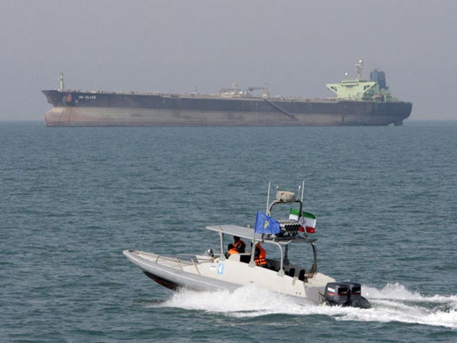 Иран: заузели смо страни брод (фото:Vahid Salemi) - 