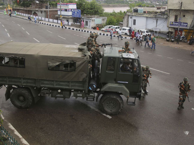 Војска Индије у Кашмиру (Фото: AP Photo / Channi Anand) - 