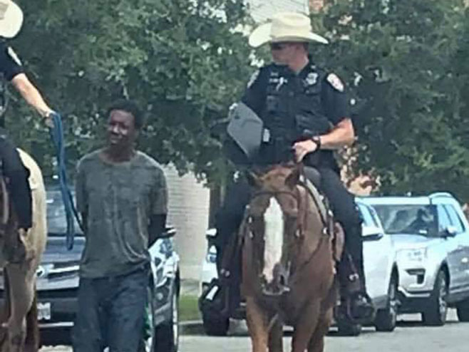 Тексас: Полиција водила Афроамериканца везаног конопцем - Фото: Тwitter