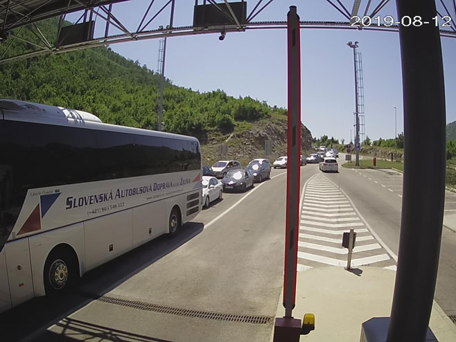 Гранични прелаз Зубци - улаз у Српску (фото: АМС РС) - 