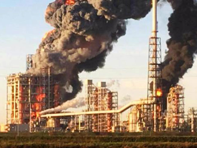 Експлозија у италијанској рафинерији нафте (фото: twitter.com/AUDIOmercados) - 