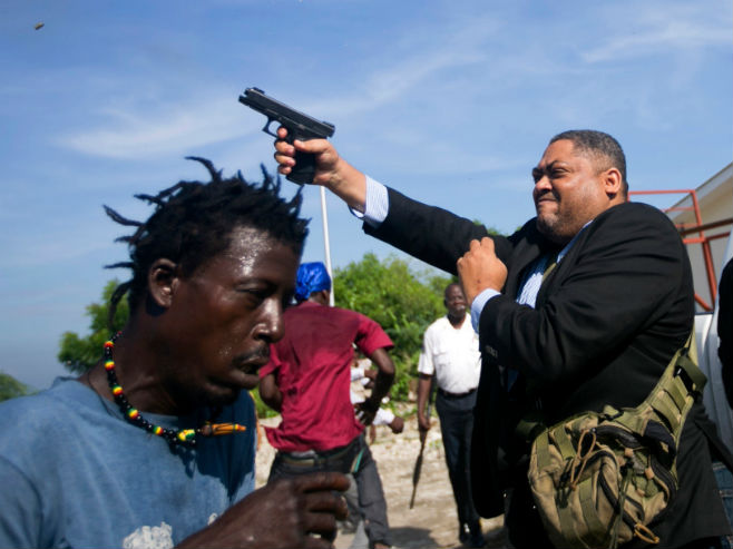 Хаити - Сенатор запуцао на протесту - Фото: AP