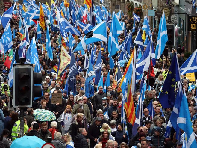 Единбург-протести (фото:Andrew Milligan/PA) - 