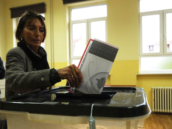 Изборни дан на КиМ (фото:FOTO TANJUG/FILIP KRAINCANIC) - 