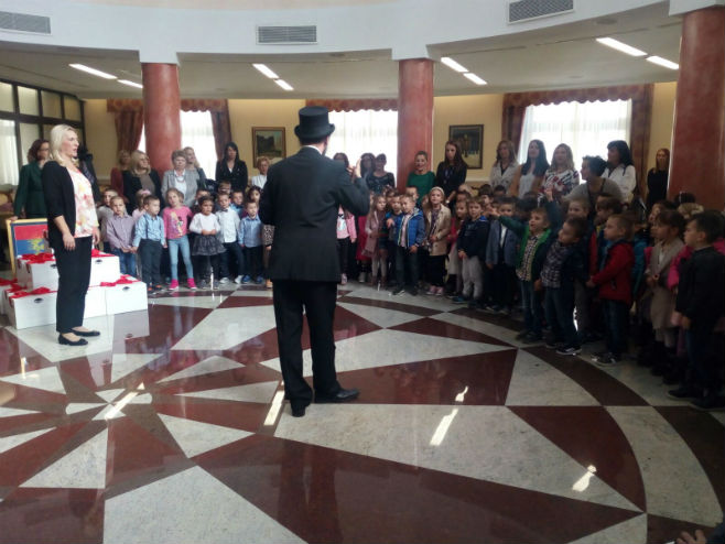 Djeca iz banjalučkih vrtića kod predsjednice Cvijanović (Foto: RTRS)
