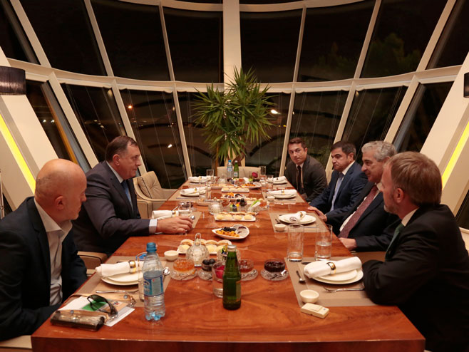 Milorad Dodik doputovao u Bakuu na 18. Samitu pokreta nesvrstanih (Foto: SRNA)