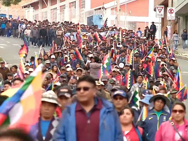 Протести у Боливији (фото: Youtube / rt.com) - 