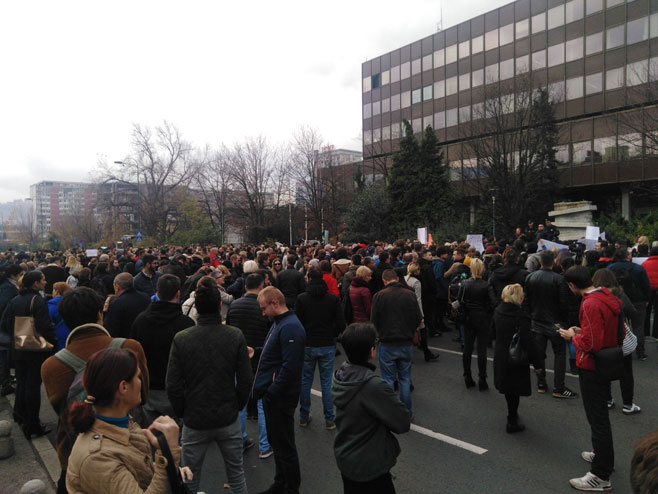 Протест грађана због дешавања у Заводу у Пазарићу - Фото: РТРС
