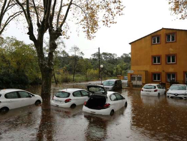 Поплаве на југу Француске (фото: Valery HACHE) - 