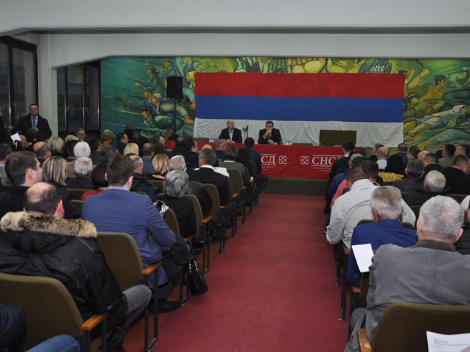 Predsjednik SNSD-a Milorad Dodik prisustvovao je danas sjednici Gradskog odbora SNSD Prijedor (Foto: SRNA)