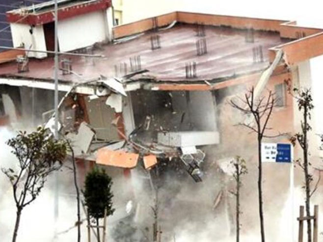 Срушена шестоспраатна зграда, Тирана - Фото: ТАНЈУГ