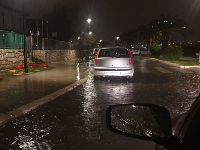 Поплављен Врањиц у Сплиту - Фото: dalmacijanews.com