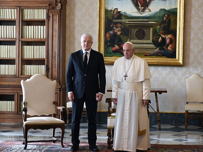 Папа Фрањо и премијер Црне Горе Душко Маровић - Фото: Тwitter
