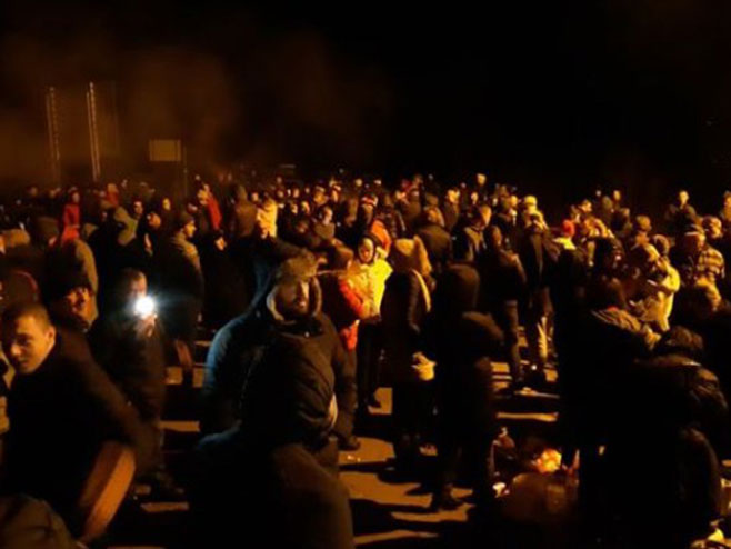 Протести  у Црној Гори (фото: atvbl.com) - 