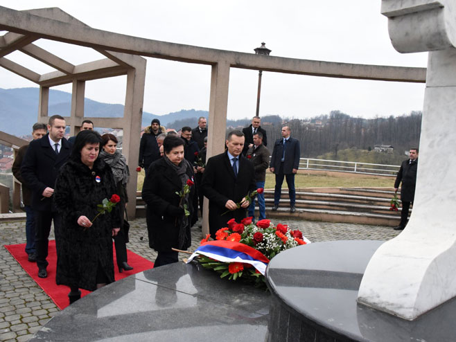 Polaganje vijenaca (Foto: RTRS)