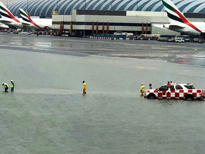 Поплаве у Дубаију - аеродром - Фото: Тwitter