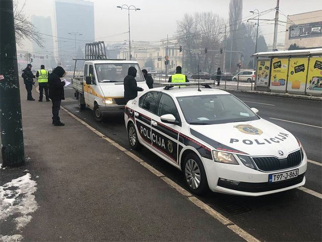 Полиција врши контролу саобраћаја у Сарајеву (фото: Влада КС) - 
