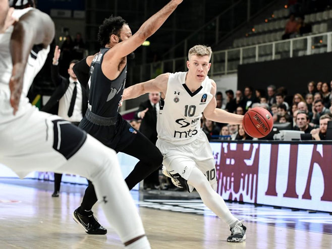Кошаркаши Партизана (фото: twitter.com/PartizanBC) Кошаркаши Партизана (фото: twitter.com/PartizanBC) -