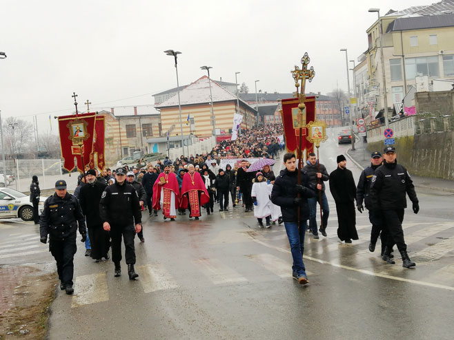 Свечана литија кроз Брчко 