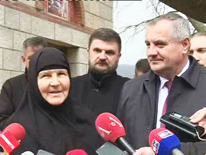 Радован Вишковић и монахиња Радован Вишковић и монахиња - Фото: РТРС