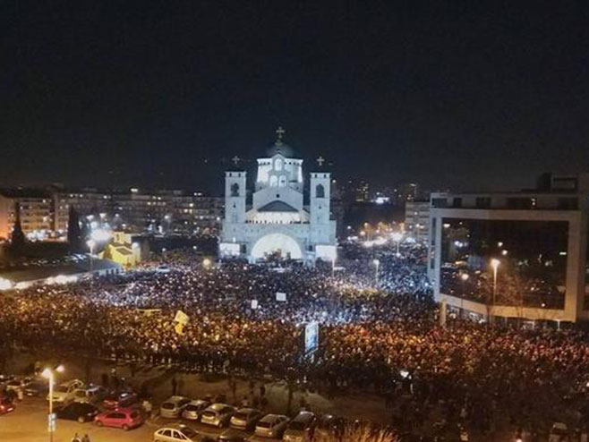Најмасовнија литија у Црној Гори (фото: Čitalac "Vijesti") Најмасовнија литија у Црној Гори (фото: Čitalac "Vijesti") -