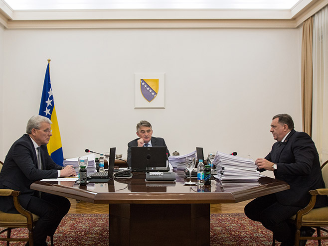 Предсједништво БиХ Предсједништво БиХ - Фото: www.predsjednistvobih.ba