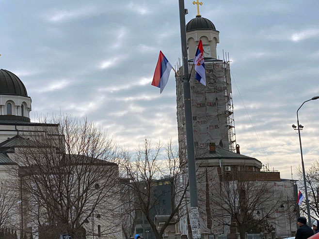 Заставе Србије и Републике Српске Заставе Србије и Републике Српске - Фото: СРНА