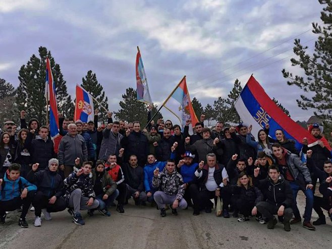 Пљевљаци чекају ходочаснике из Београда (Фото: Спуњик/Веселин Драгаш) - 